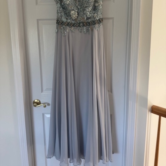 Evening Gown - Picture 3 of 4